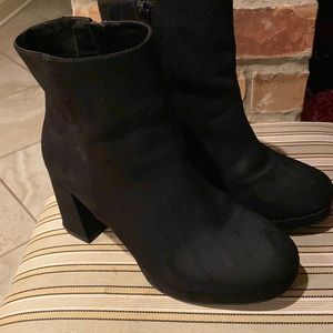 LADIES BOOTS